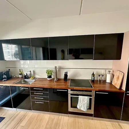 Modern With 2 Balconies アパート *