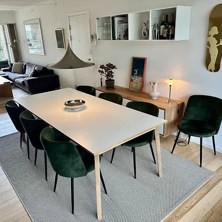 Διαμέρισμα Modern With 2 Balconies *